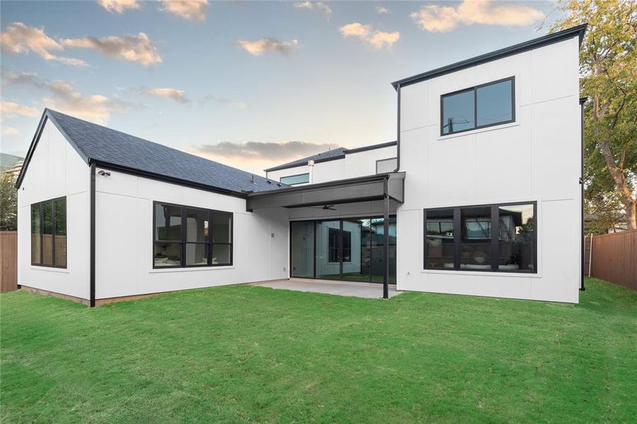 Exterior details and patio area of a home in , Dallas (Image 4).
