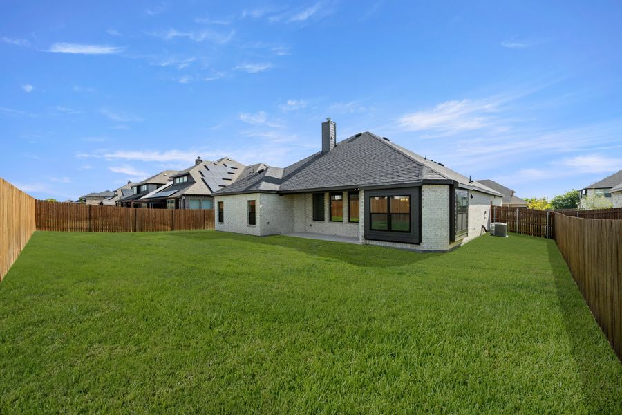 Exterior details and patio area of a home in Ridgepoint, Midlothian (Image 3).