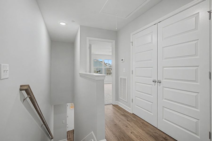 Spacious, unfurnished interior of a new home in Oxford Station, Gallatin (Image 30).