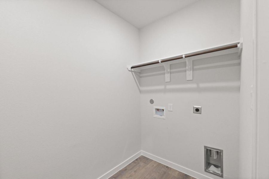 Spacious, unfurnished interior of a new home in Lakes at Crockett Martin, Conroe (Image 21).