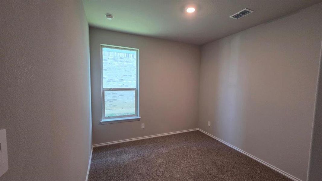 Spacious, unfurnished interior of a new home in Trails of Elizabeth Creek, Fort Worth (Image 17).