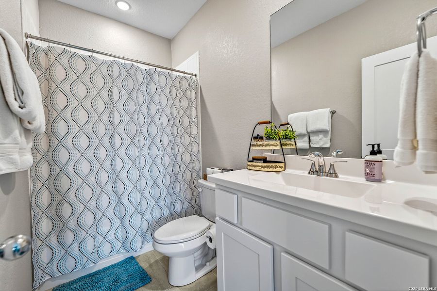 Furnished interior view inside a new home in Meyer Ranch, New Braunfels (Image 15).