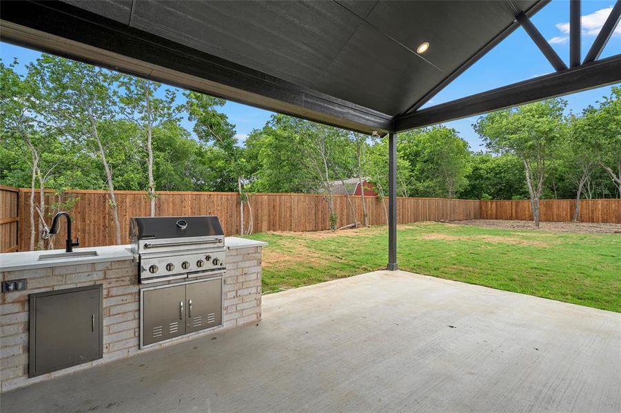 Exterior details and patio area of a home in , Hillsboro (Image 19).