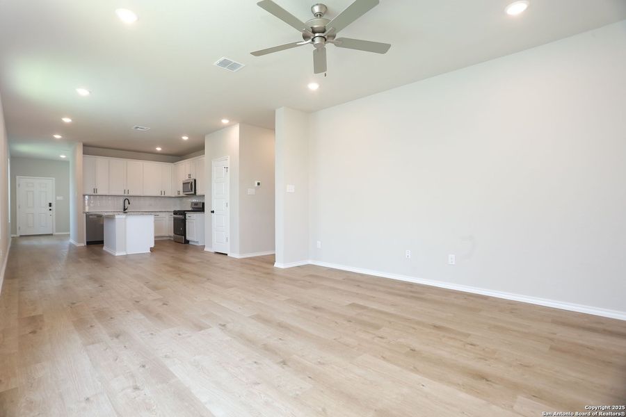 Spacious, unfurnished interior of a new home in Fairway Crossing 40s, San Antonio (Image 37).