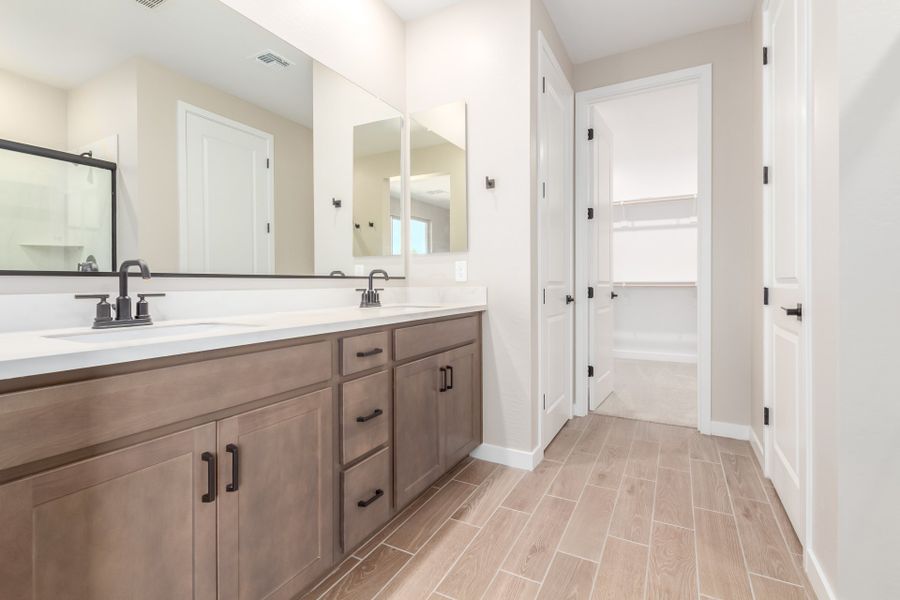 Furnished interior view inside a new home in Rialta, Mesa (Image 6).