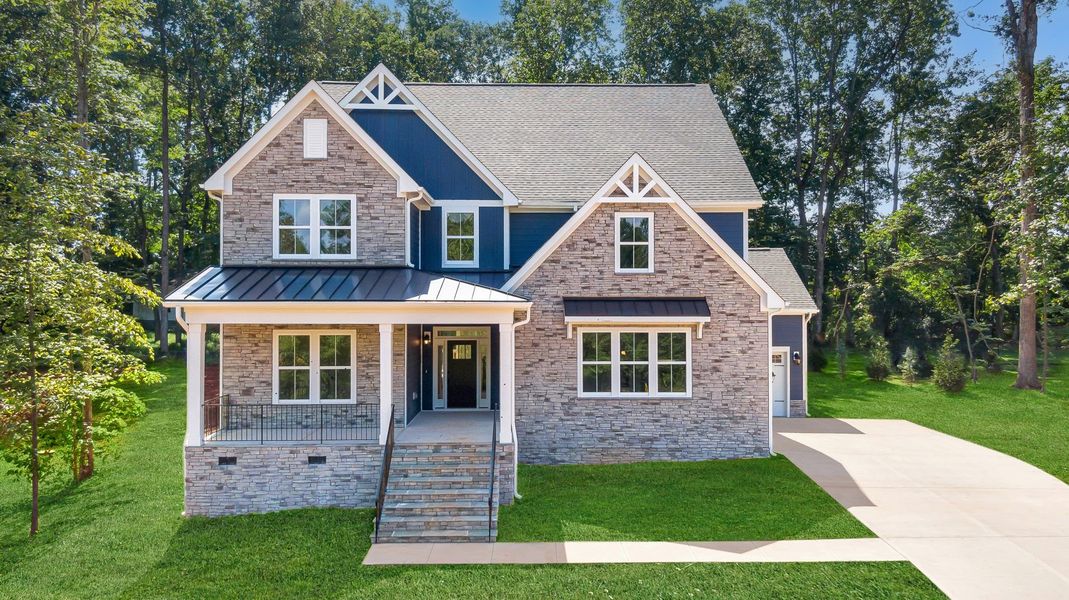 Farmhouse- Sideload Garage