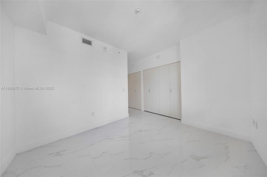 Spacious, unfurnished interior of a new home in , Miami (Image 13).