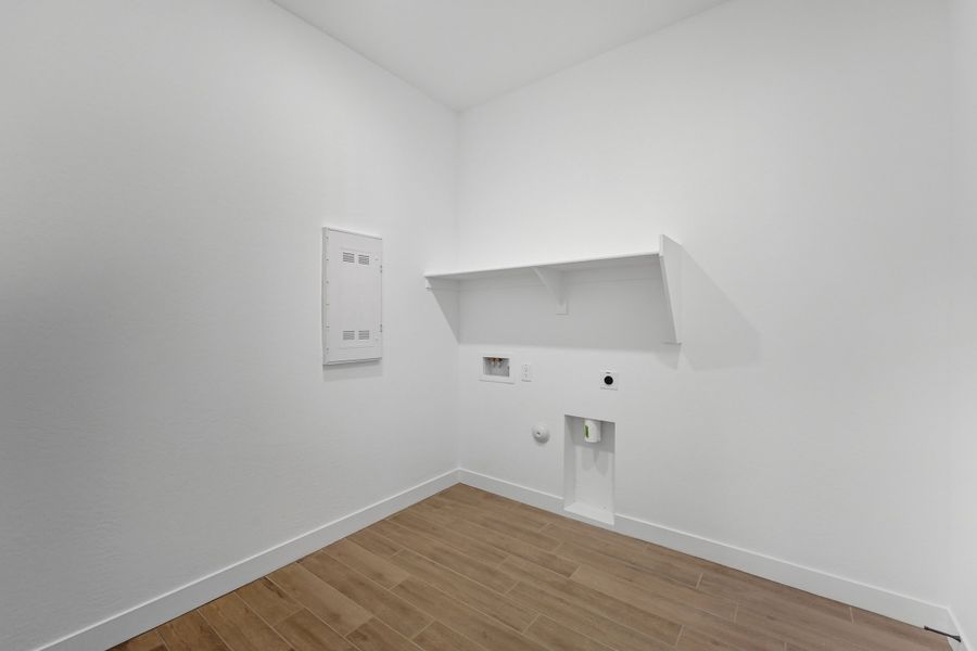 Spacious, unfurnished interior of a new home in Ellsworth Ranch, Queen Creek (Image 42).