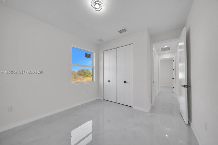 Spacious, unfurnished interior of a new home in , Lehigh Acres (Image 28).