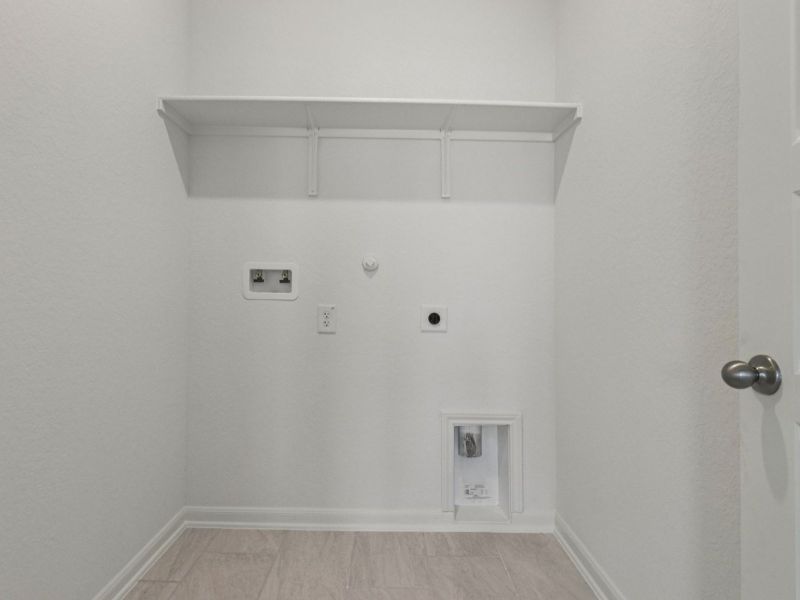Spacious, unfurnished interior of a new home in Royal Crest, San Antonio (Image 18).