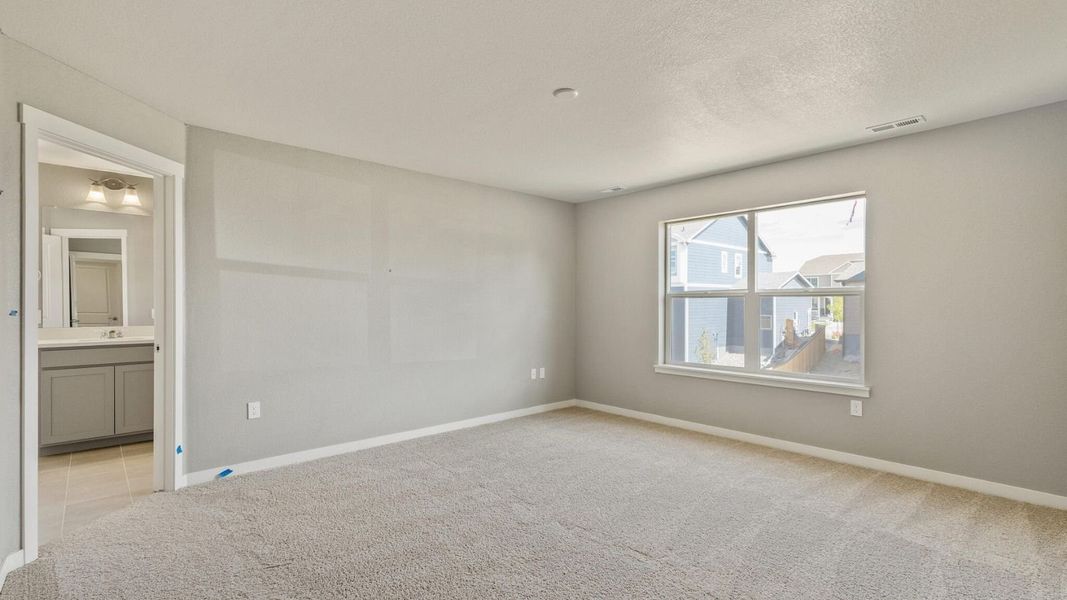 Spacious, unfurnished interior of a new home in Lakeside Canyon, Mead (Image 14).