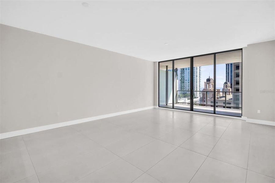 Spacious, unfurnished interior of a new home in , St. Petersburg (Image 22).