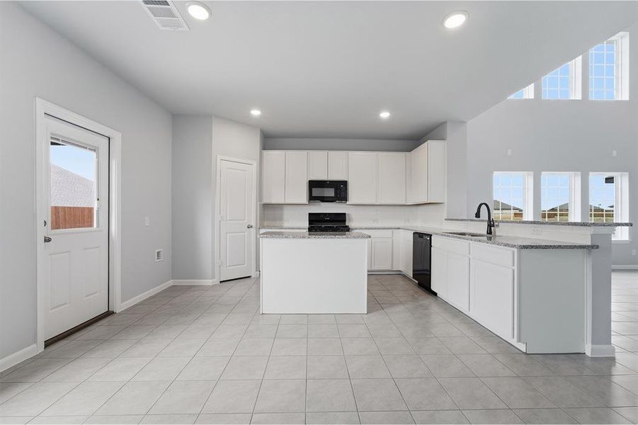 Furnished interior view inside a new home in Saddlebrook Estates, Waxahachie (Image 8).