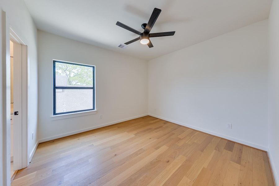 Spacious, unfurnished interior of a new home in , Houston (Image 43).
