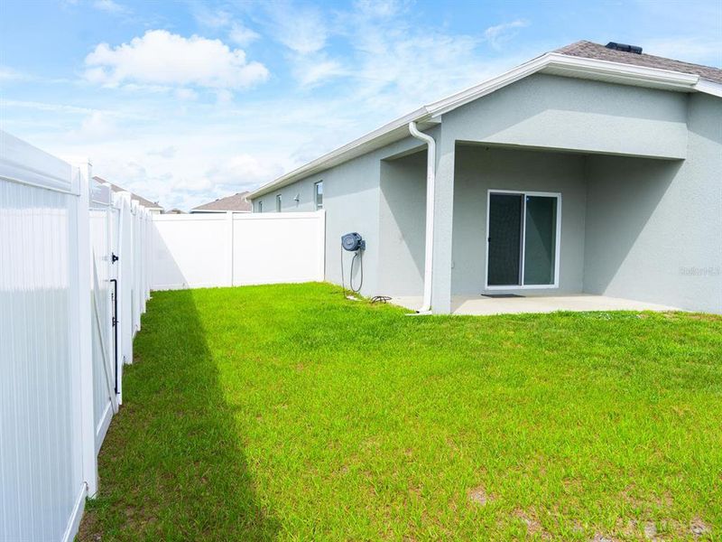 Exterior details and patio area of a home in Cypress Park Estates, Haines City (Image 21).