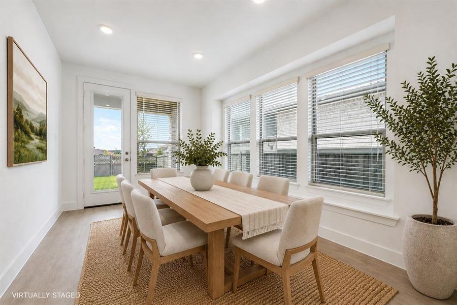 Dining room - virtually staged Dining room - virtually staged
