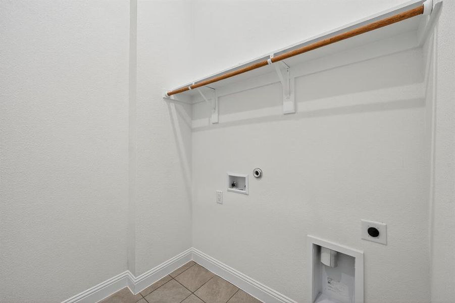 Spacious, unfurnished interior of a new home in Walsh Ranch, Fort Worth (Image 13).