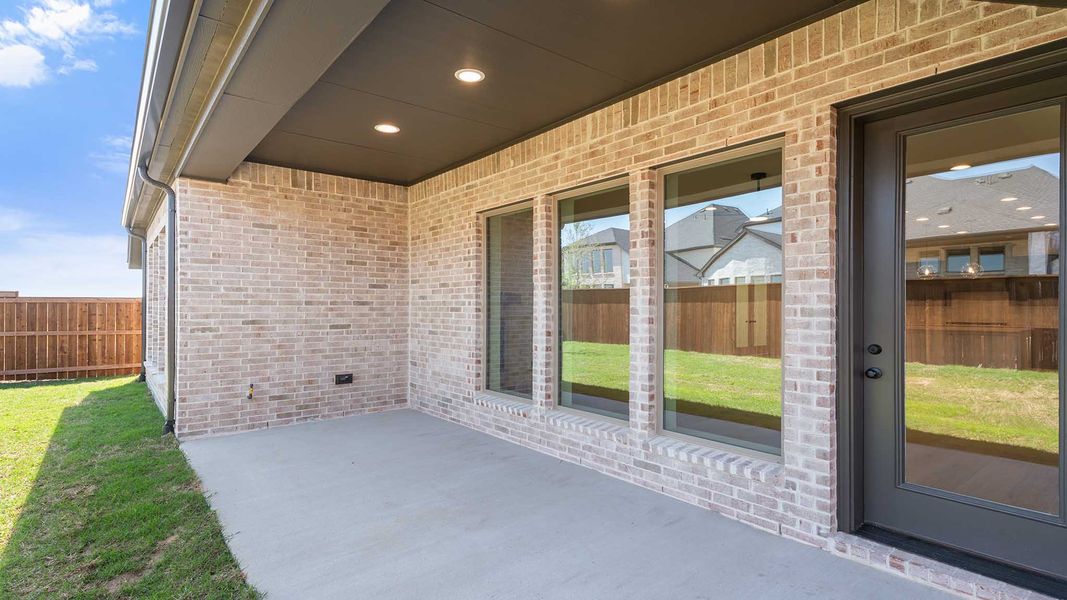 Exterior details and patio area of a home in Cambridge Crossing, Celina (Image 3).