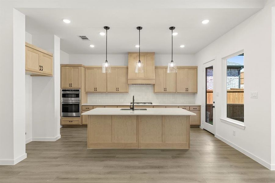 10. 7112 Bergamot - Kitchen