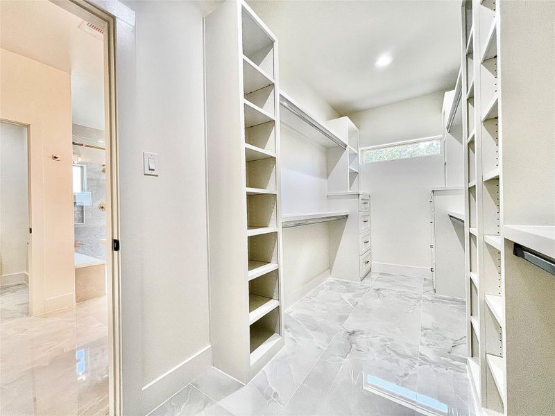 Spacious, unfurnished interior of a new home in , Dayton (Image 40).