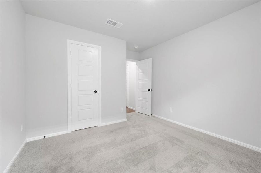 Spacious, unfurnished interior of a new home in Sanderos, Fort Worth (Image 27).