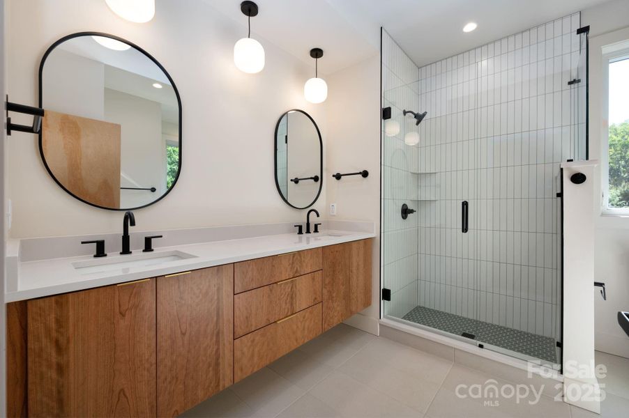 Spa-Like Ensuite Full Bath Spa-Like Ensuite Full Bath