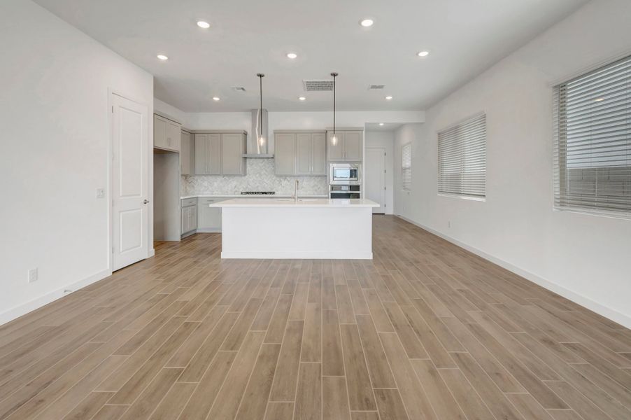 Spacious, unfurnished interior of a new home in Terraza, San Tan Valley (Image 17).