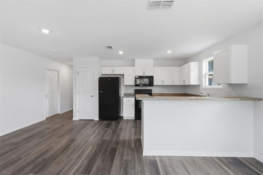 Image 33 of a home in .