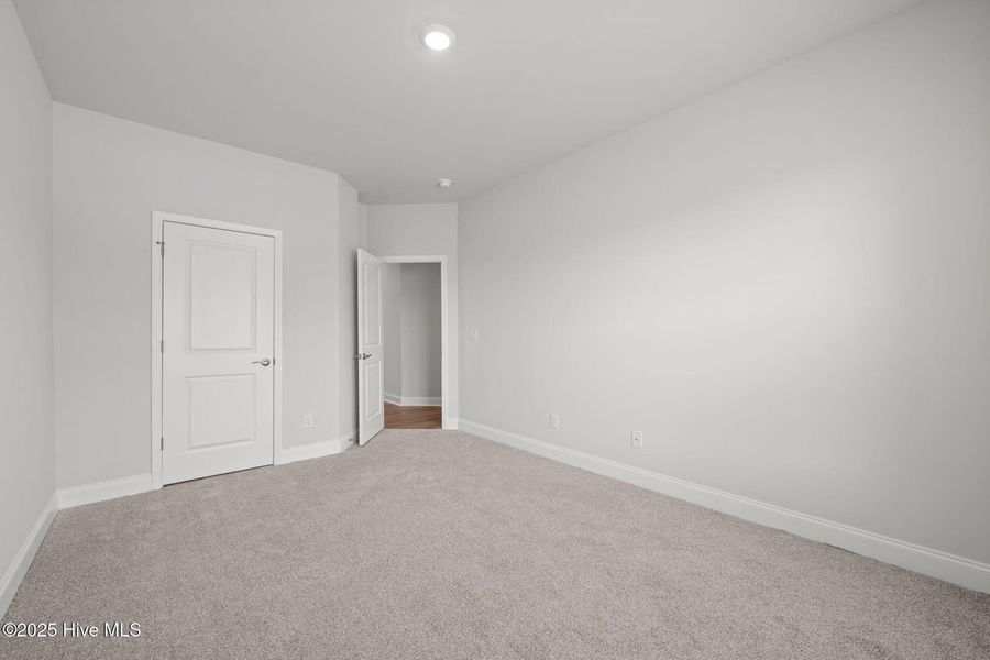 Spacious, unfurnished interior of a new home in Fairfield Harbour, New Bern (Image 25). Spacious, unfurnished interior of a new home in Fairfield Harbour, New Bern (Image 25).