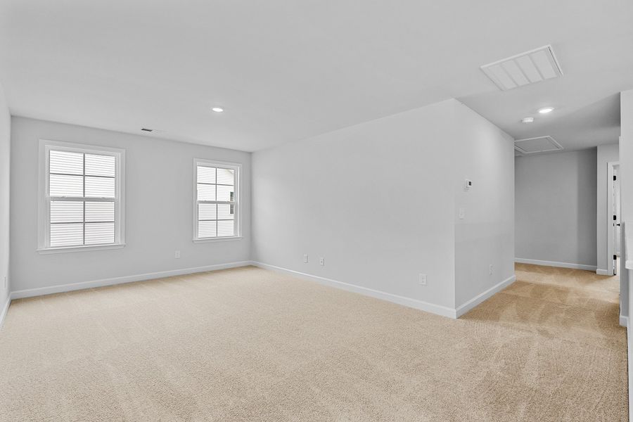 Spacious, unfurnished interior of a new home in Fieldstone, Lexington (Image 35).