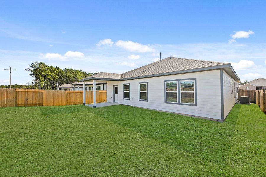 Exterior details and patio area of a home in Magnolia Springs, Montgomery (Image 18).