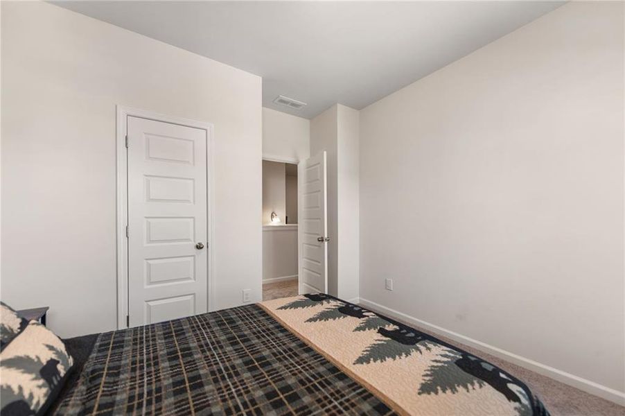 Spacious, unfurnished interior of a new home in , Jasper (Image 21).