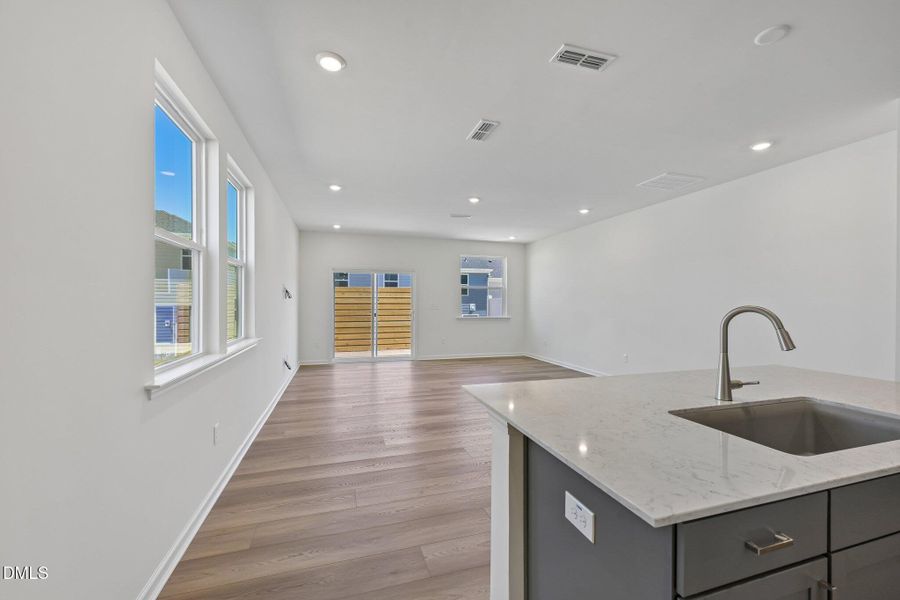 17-web-or-mls-Rabbitbrush St-S2304-017