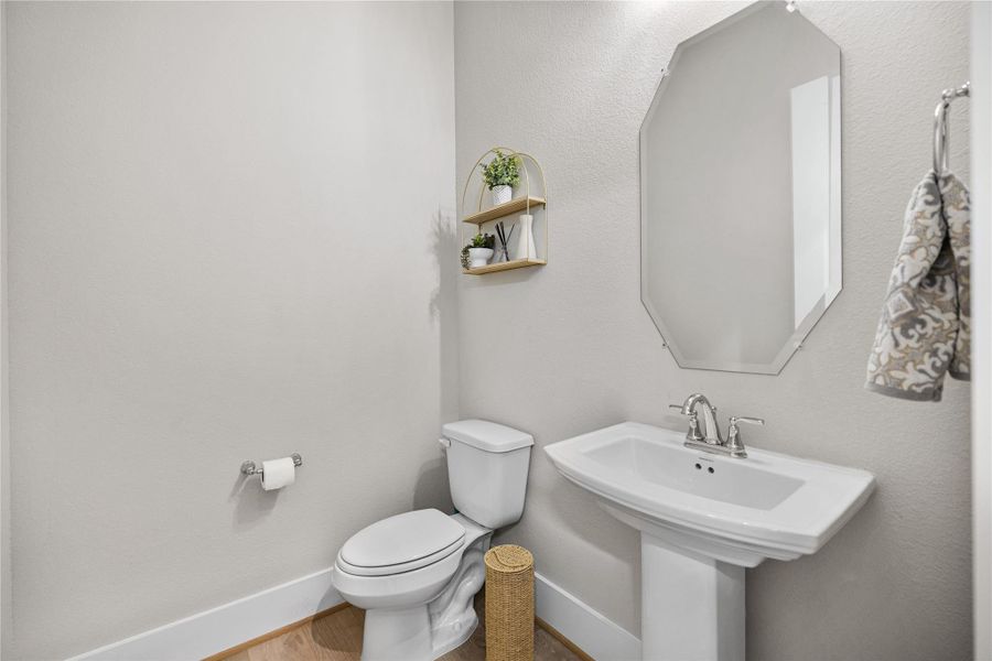 Furnished interior view inside a new home in Ridgelake Shores, Montgomery (Image 10).