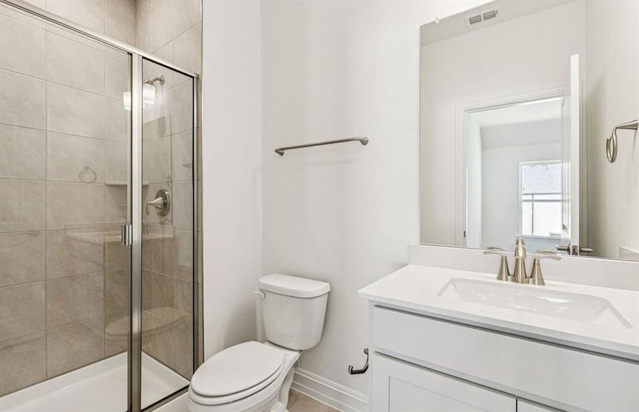 Spacious secondary bathroom Spacious secondary bathroom