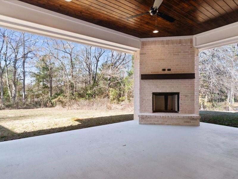 View of patio / terrace with ceiling fan