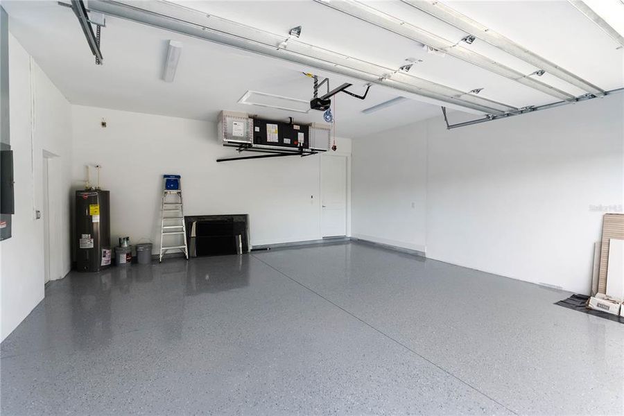 Spacious, unfurnished interior of a new home in , Port Charlotte (Image 49).