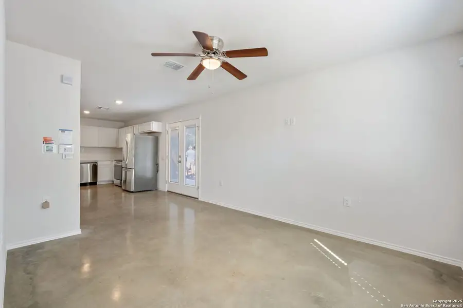 Spacious, unfurnished interior of a new home in , San Antonio (Image 8).