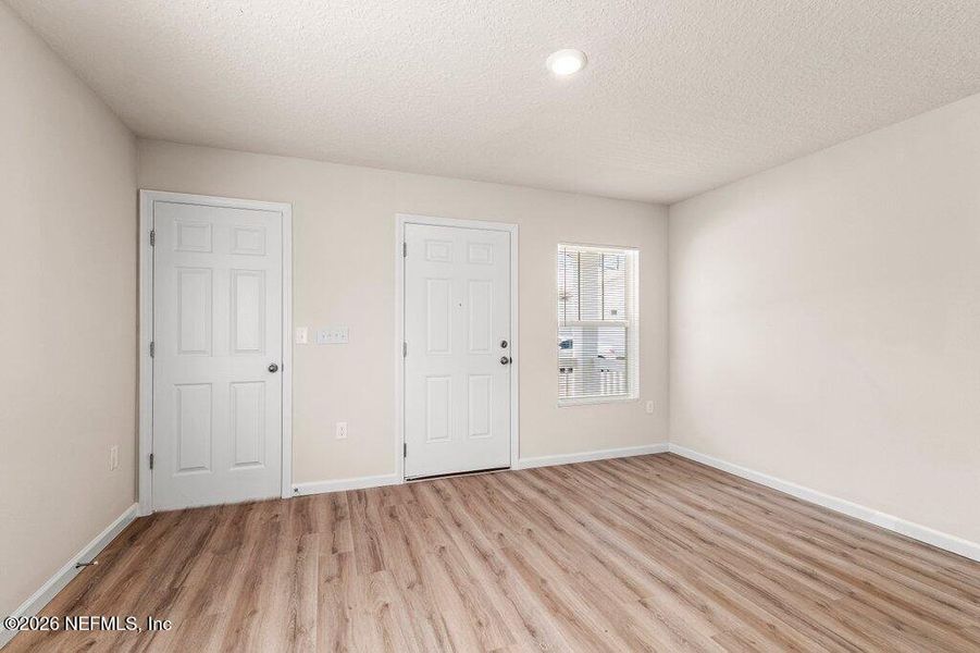 Spacious, unfurnished interior of a new home in , Jacksonville (Image 7).