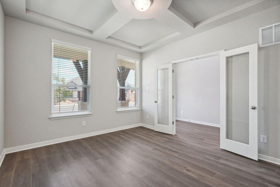 Spacious, unfurnished interior of a new home in Kingdom Heights, Rosenberg (Image 23).