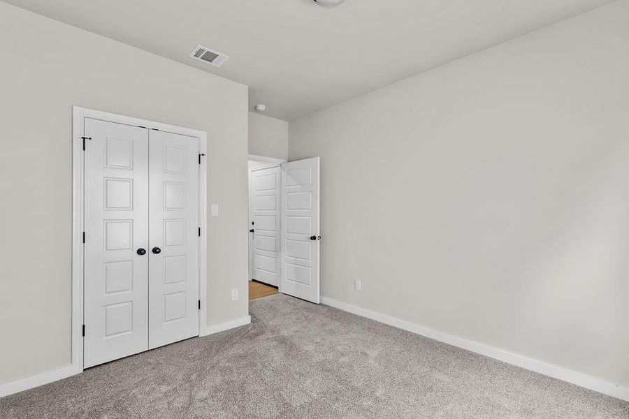 Spacious, unfurnished interior of a new home in Trails of Fossil Creek, Fort Worth (Image 13).