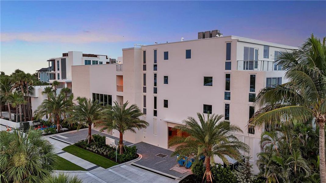 Condo located in Sarasota, FL showcasing its design and architecture (Image 32). Condo located in Sarasota, FL showcasing its design and architecture (Image 32).