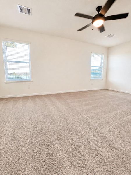 Spacious, unfurnished interior of a new home in , Texas City (Image 9).