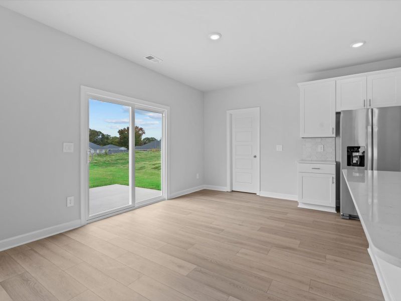 Spacious, unfurnished interior of a new home in Chatham Forest, Duncan (Image 13).