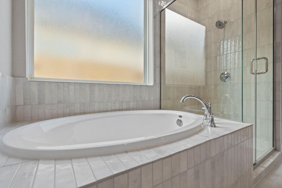 Close-up of interior finishes inside a home in Grange 45', Katy (Image 10).