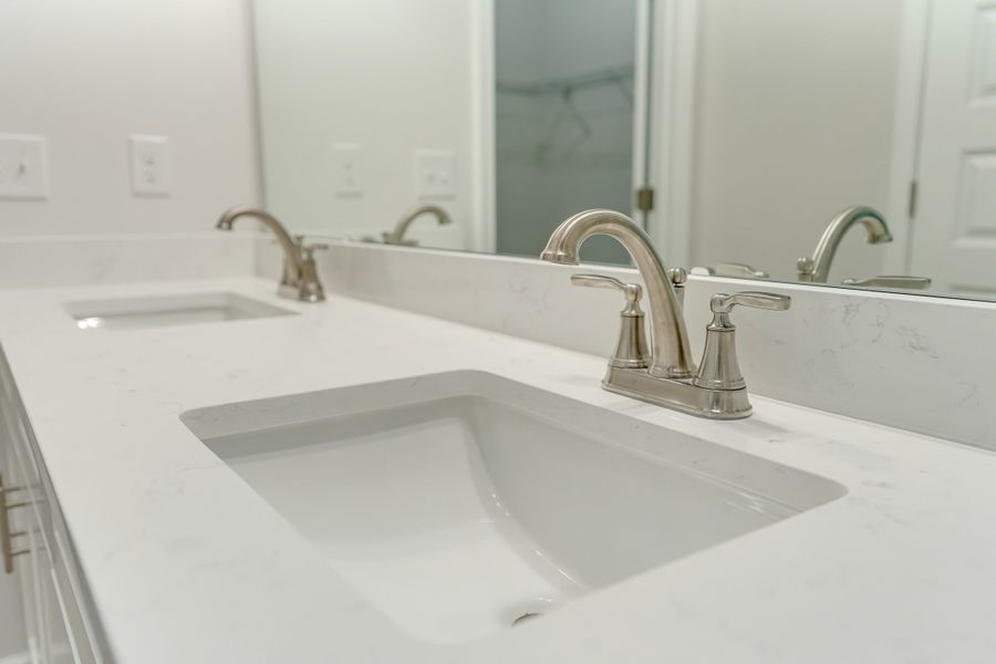 Representative interior finishes for a home built from the Elizabeth by CJL Homes in McCarthy Estates, Defuniak Springs (Image 18).