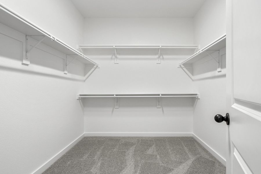 Spacious, unfurnished interior of a new home in Wildridge, Oak Point (Image 26).