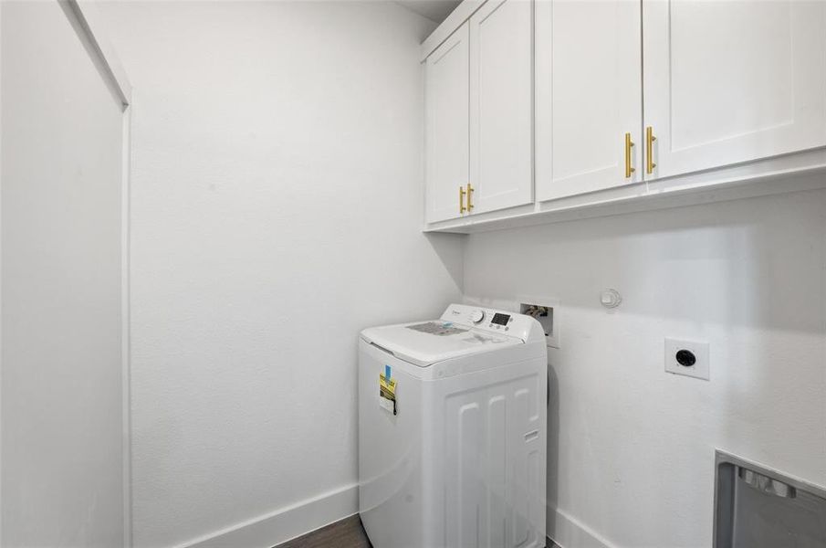 Laundry area with washer / dryer and cabinet space
