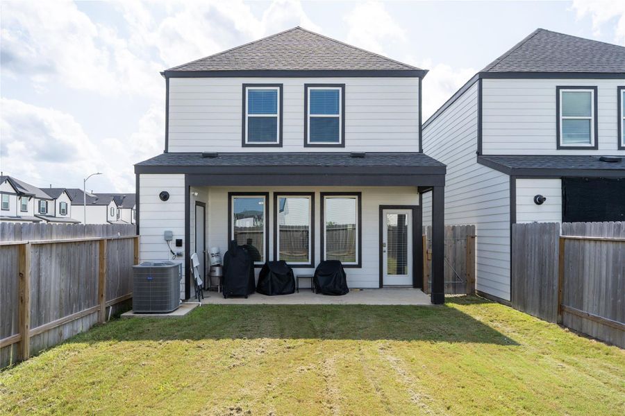Exterior details and patio area of a home in City Gate, Houston (Image 3).