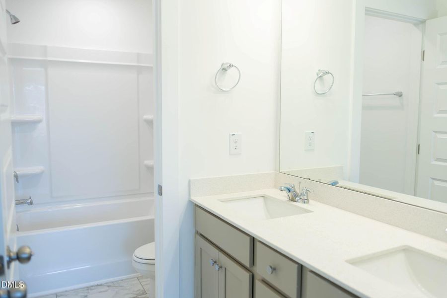 57- Riverfall_FullBath1.1